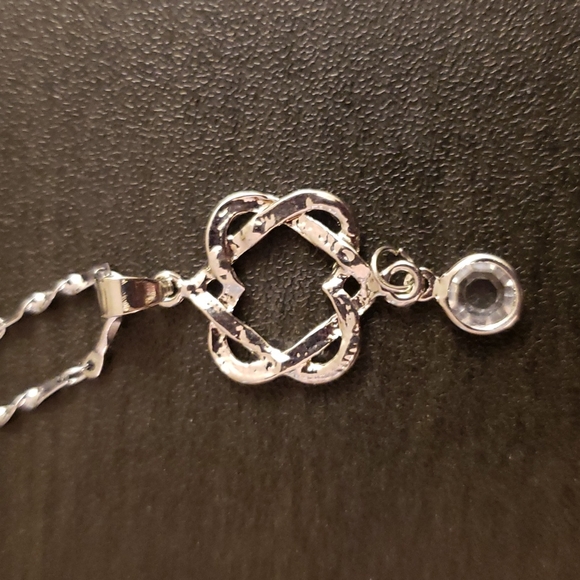 Interlocking Heart Necklace - Picture 5 of 8